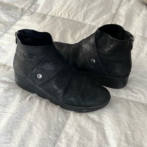 Eileen Fisher Black Leather Wedge Booties Size 7